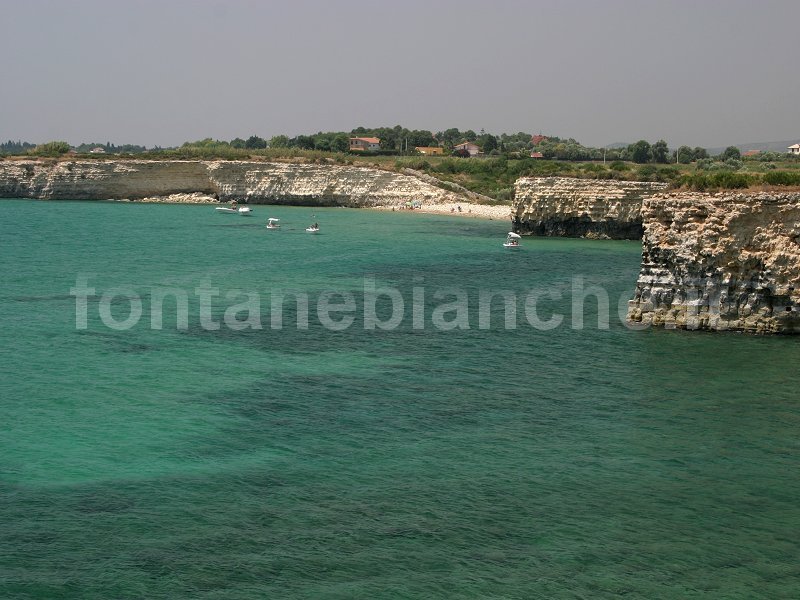 La costa limitrofa a Fontane Bianche